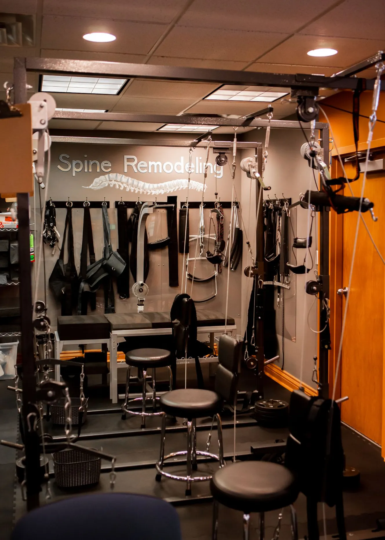 Spinal traction area